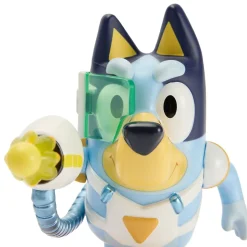 Bluey Studio Collection Figure – Surprise Blaster Bluey