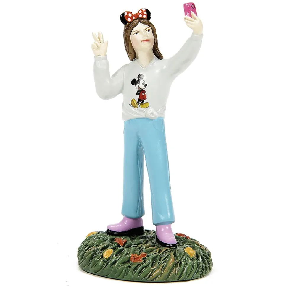 Disney Guests ''Visiting the Park'' Figurine Set by Department 56