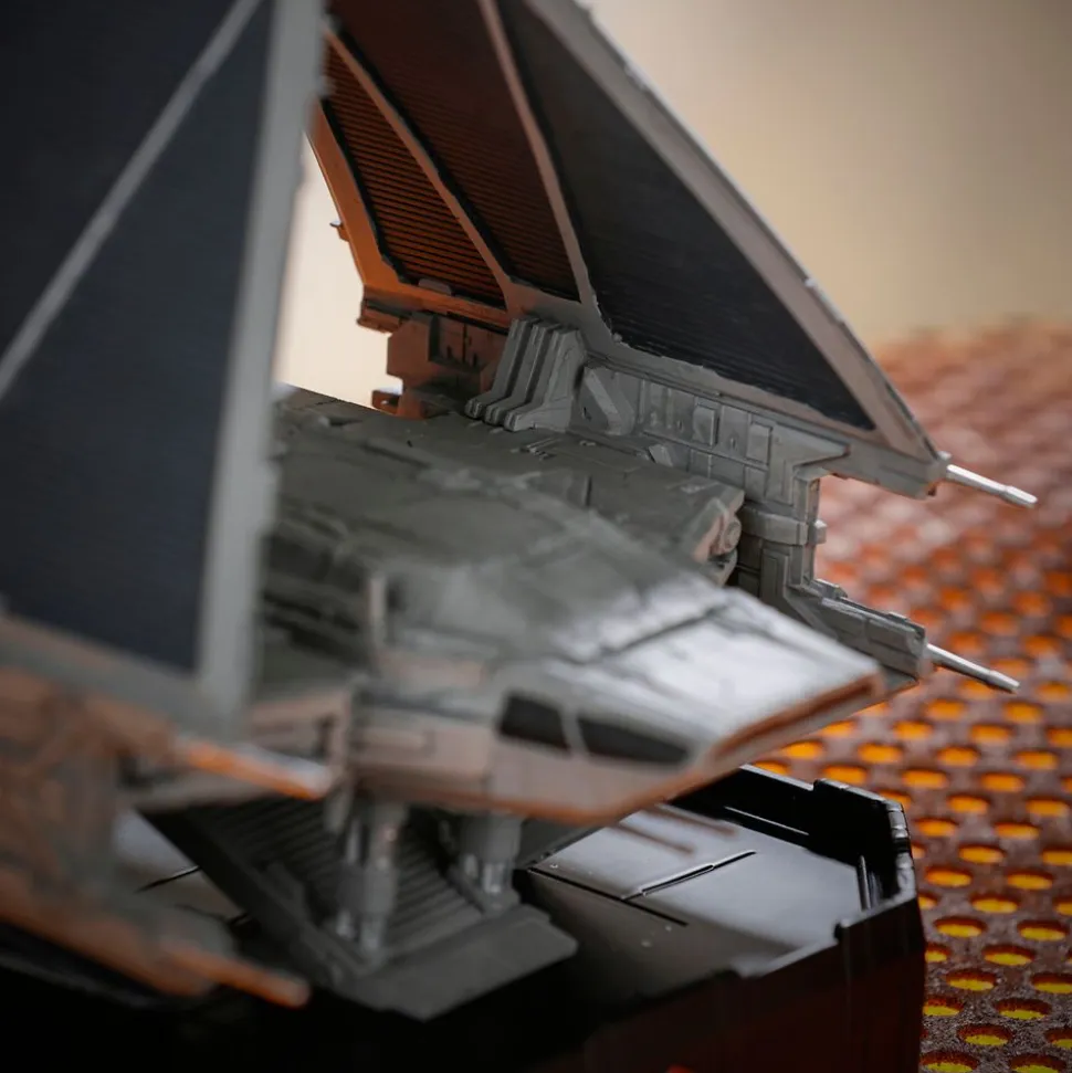 TIE Echelon Vehicle Figure with Light Effect – Star Wars: Galaxy's Edge